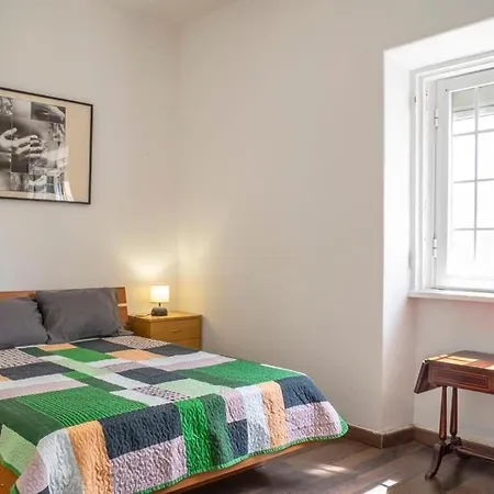 Front House Διαμέρισμα *