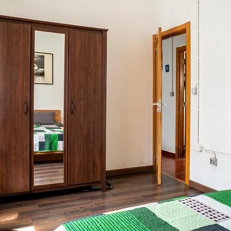 Front House Apartment *