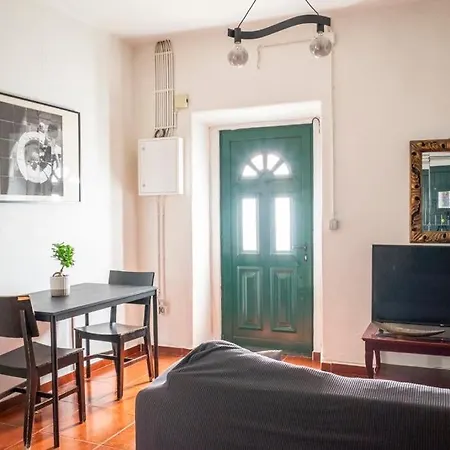 Apartment Front House Lisbon
